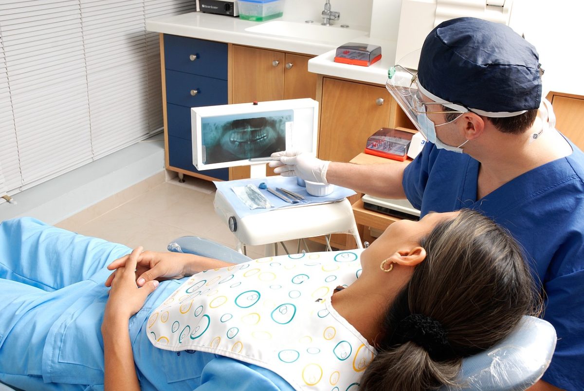 Dzisiejsza technologia stosowana w salonach stomatologii estetycznej może spowodować, że odbierzemy śliczny uśmiech.
