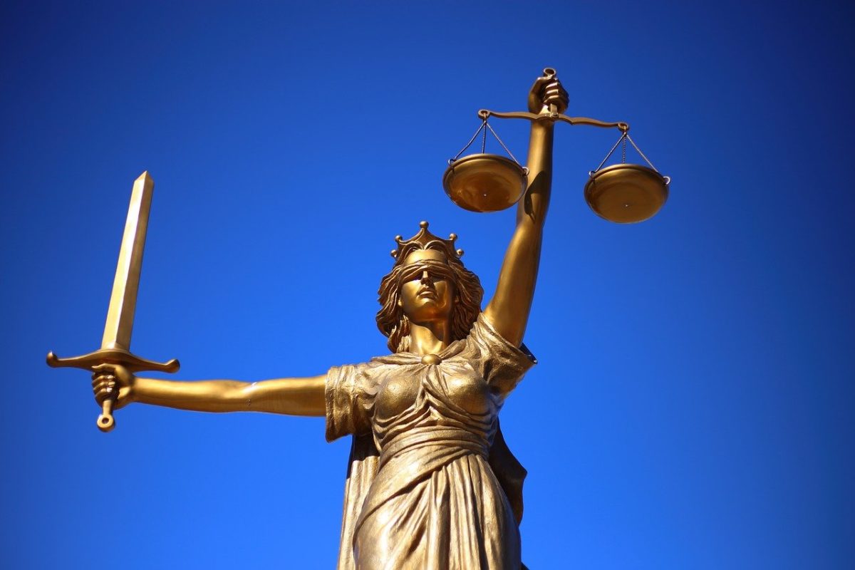 W czym potrafi nam pomóc radca prawny? W których rozprawach i w jakich dziedzinach prawa wspomoże nam radca prawny?